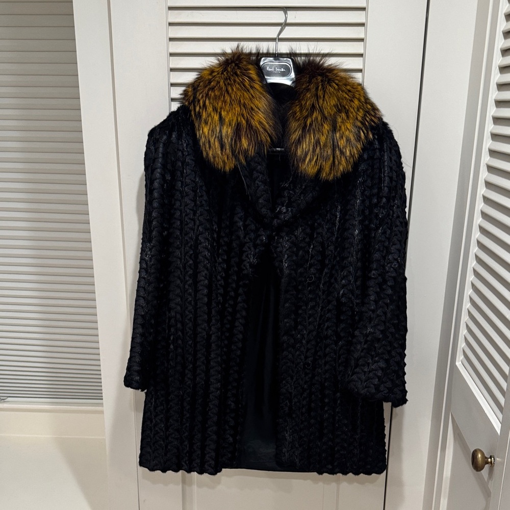Luxurious Black Coat with Fox Fur Collar